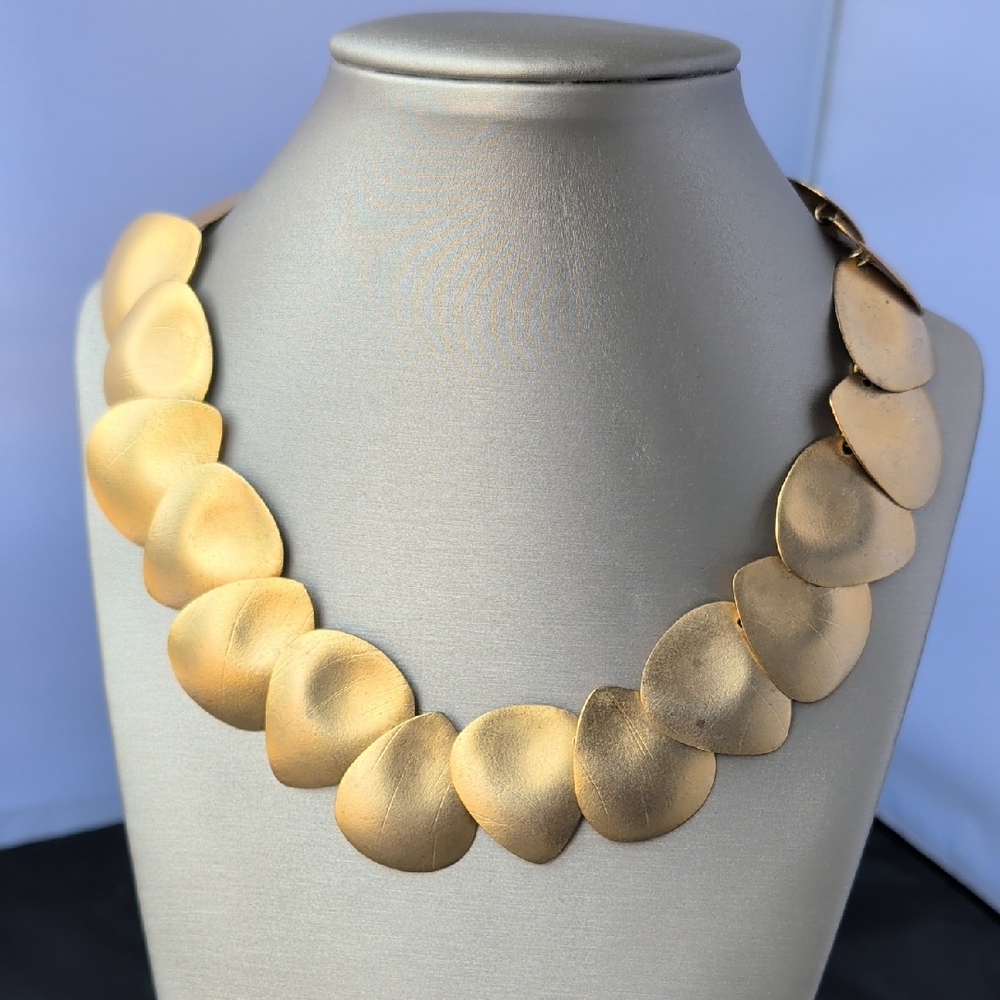 Gold Petal Statement Necklace - Elegant Women Jewelry